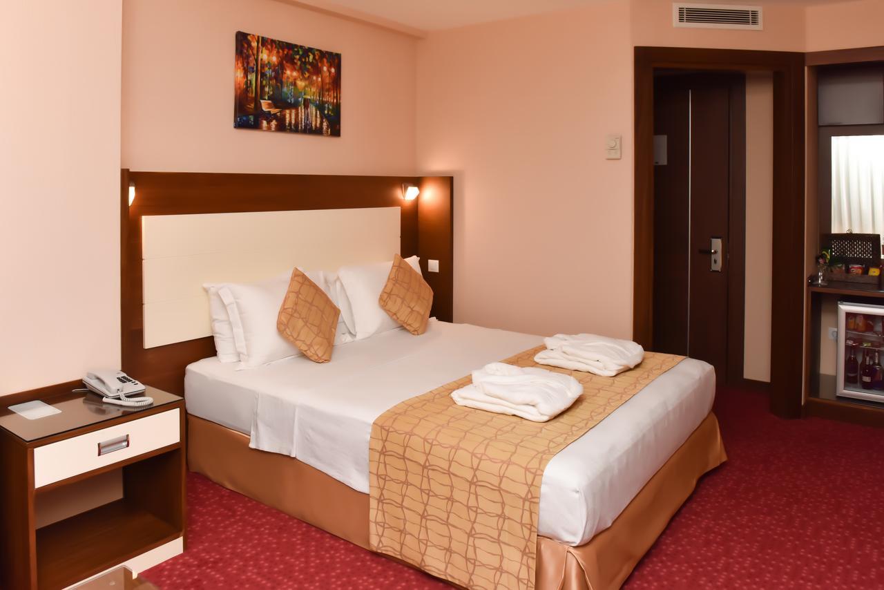 Ozgobek Ronesans Hotel De Luxe 우샤크 외부 사진