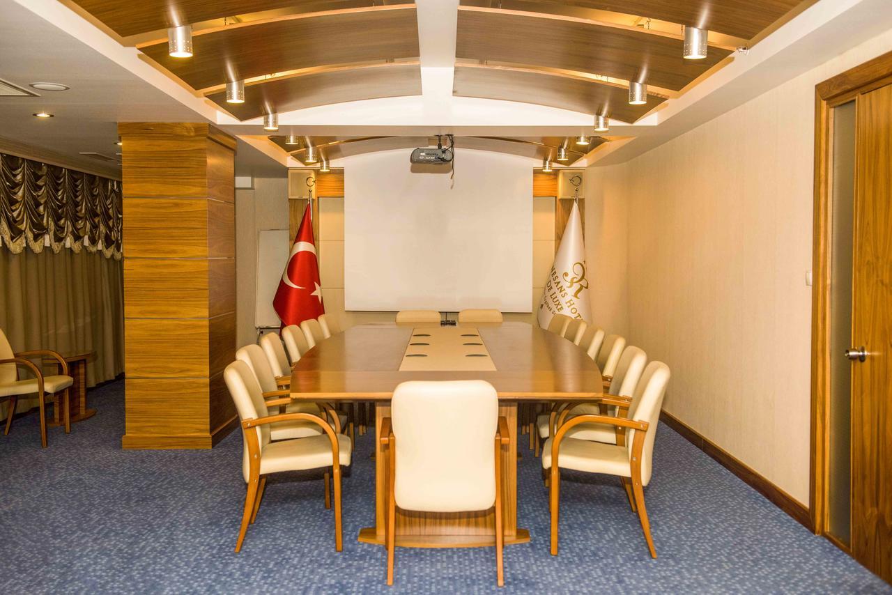 Ozgobek Ronesans Hotel De Luxe 우샤크 외부 사진