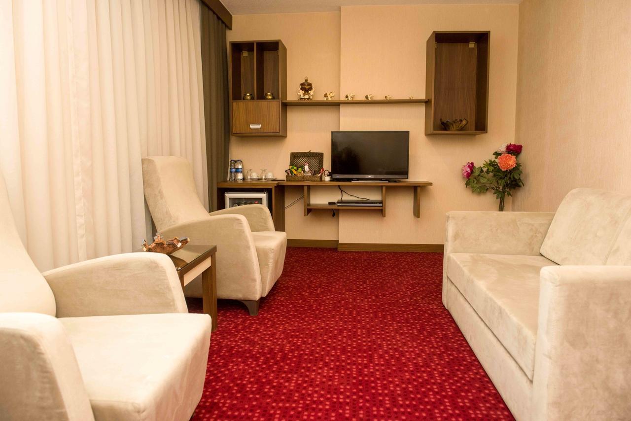 Ozgobek Ronesans Hotel De Luxe 우샤크 외부 사진
