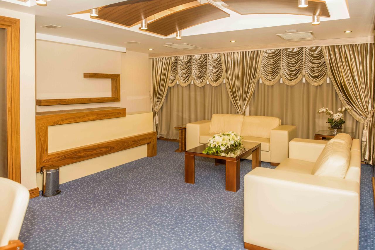 Ozgobek Ronesans Hotel De Luxe 우샤크 외부 사진
